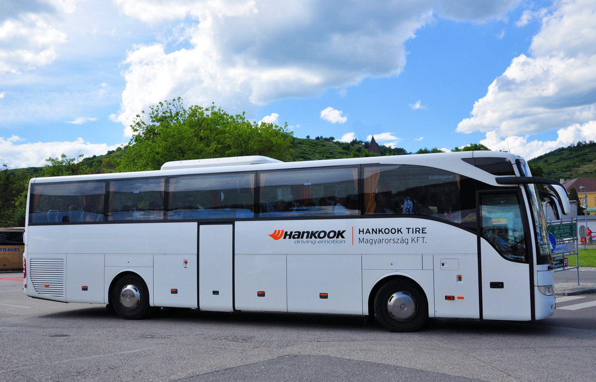 Mercedes Tourismo von Hankook aus Ungarn in Krems gesehen.