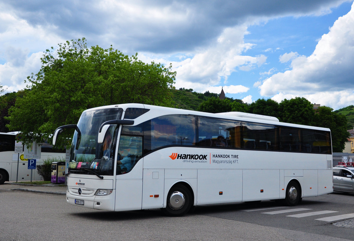 Mercedes Tourismo von Hankook Reisen aus Ungarn in Krems gesehen.