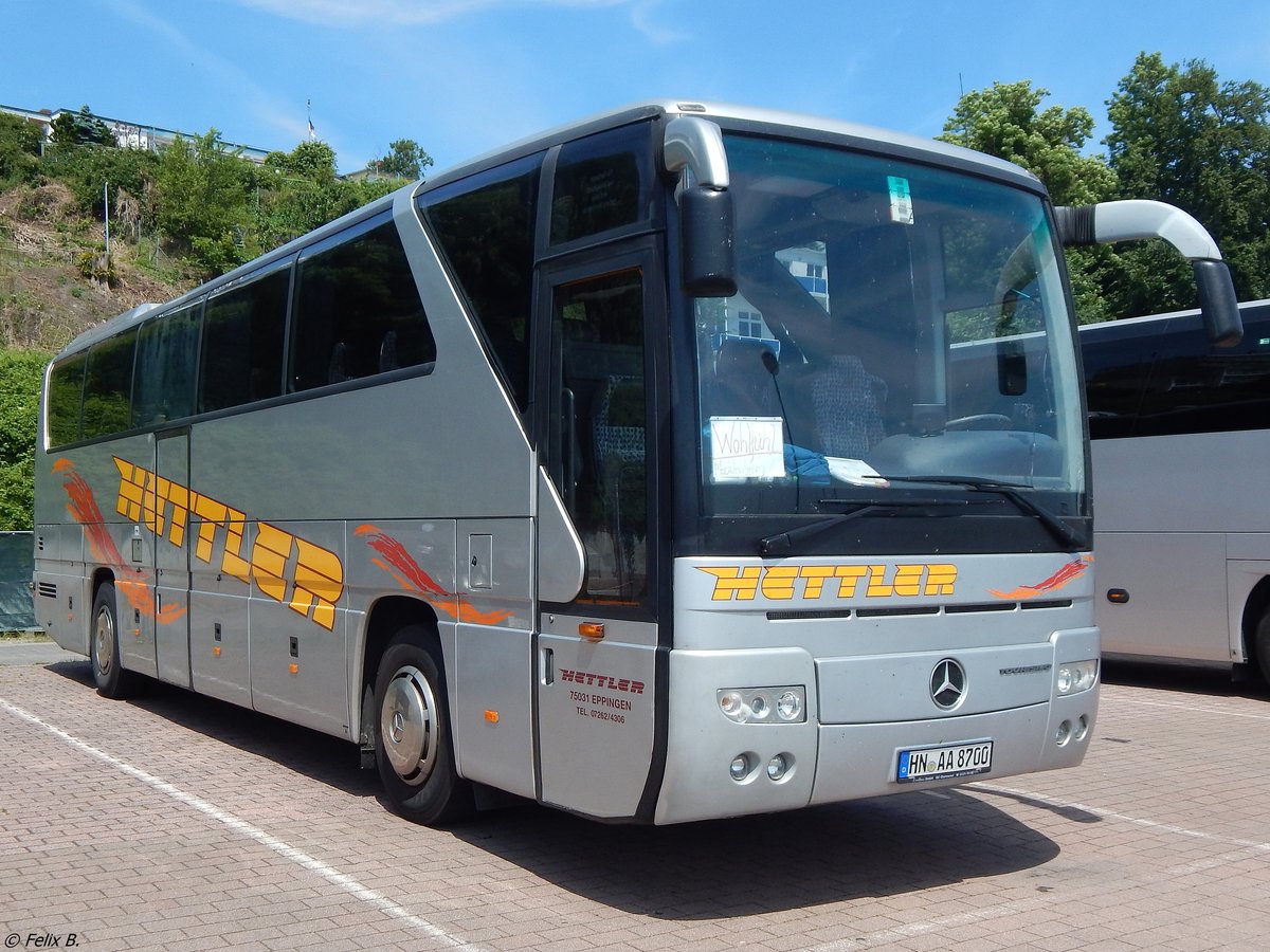 Mercedes Tourismo von Hettler aus Deutschland im Stadthafen Sassnitz.
