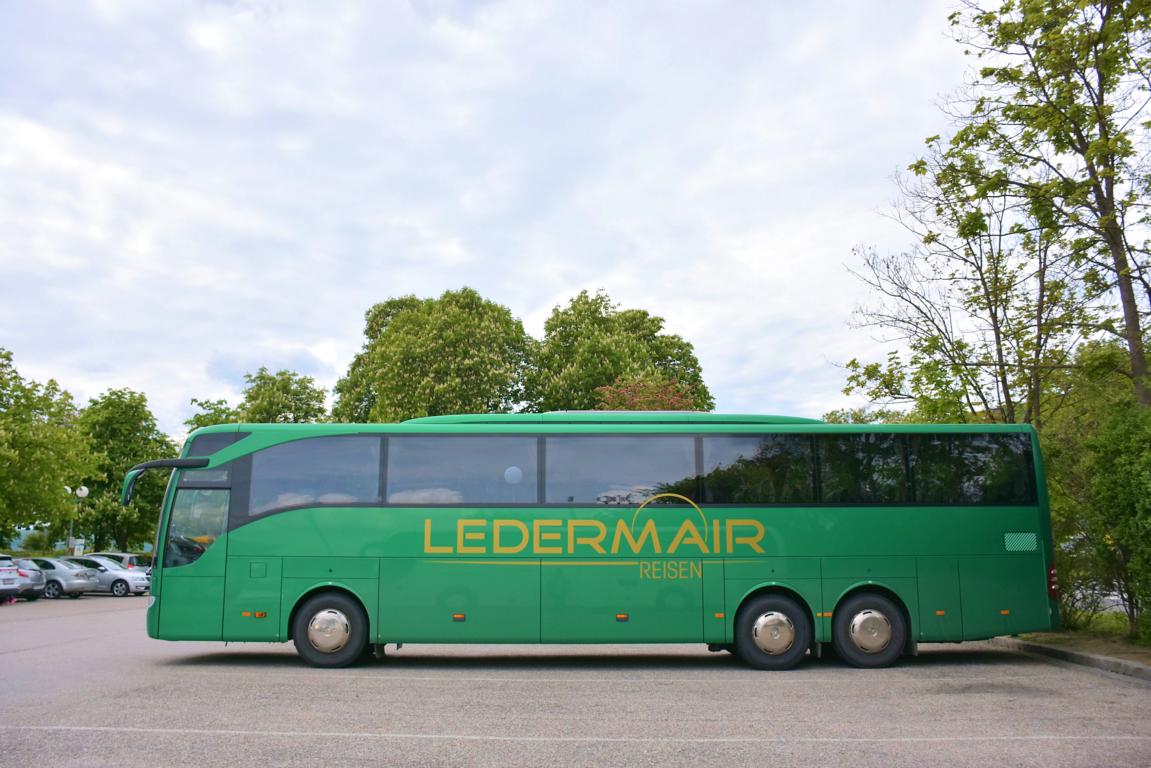 Mercedes Tourismo von Ledermair Reisen aus sterreich in Krems.