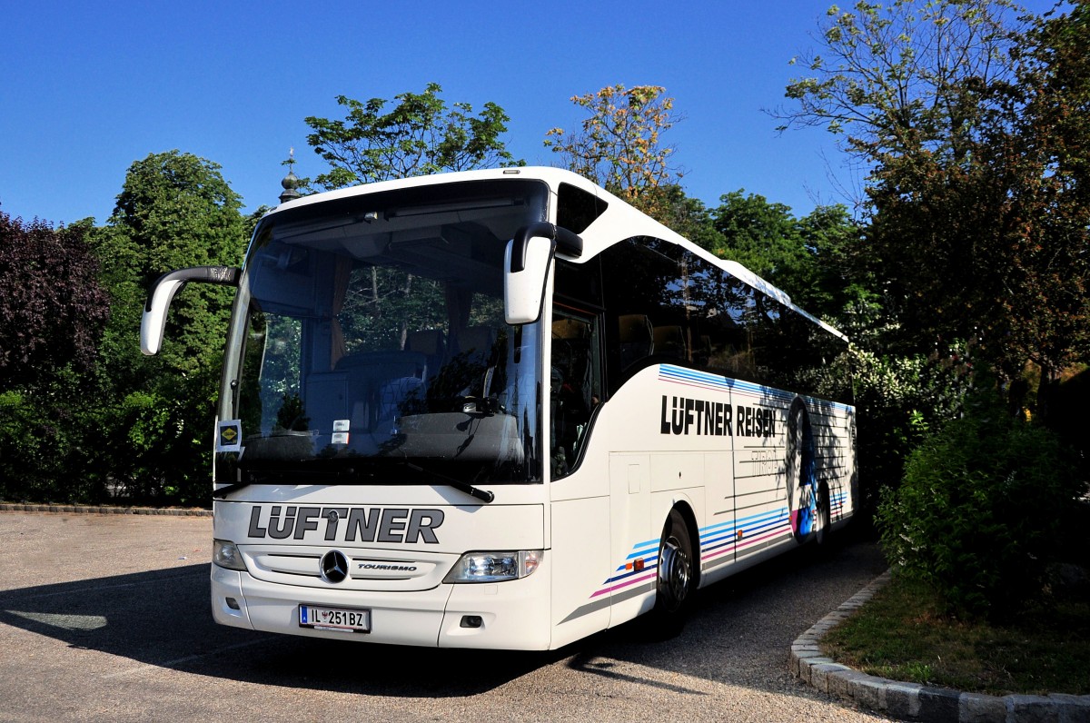 Mercedes Tourismo von Lftner Reisen aus sterreich im Juni 2015 in Krems.