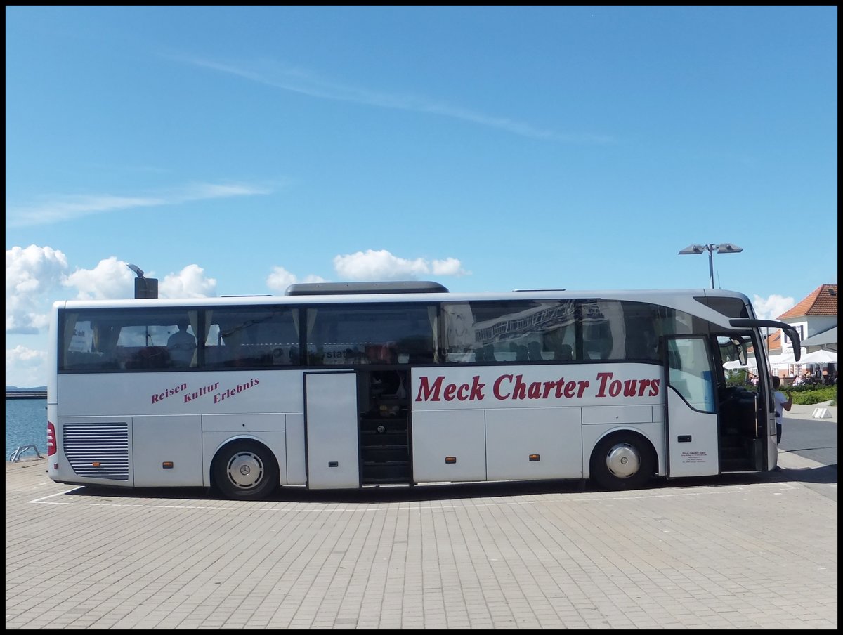 Mercedes Tourismo von Meck. Charter aus Deutschland im Stadthafen Sassnitz.