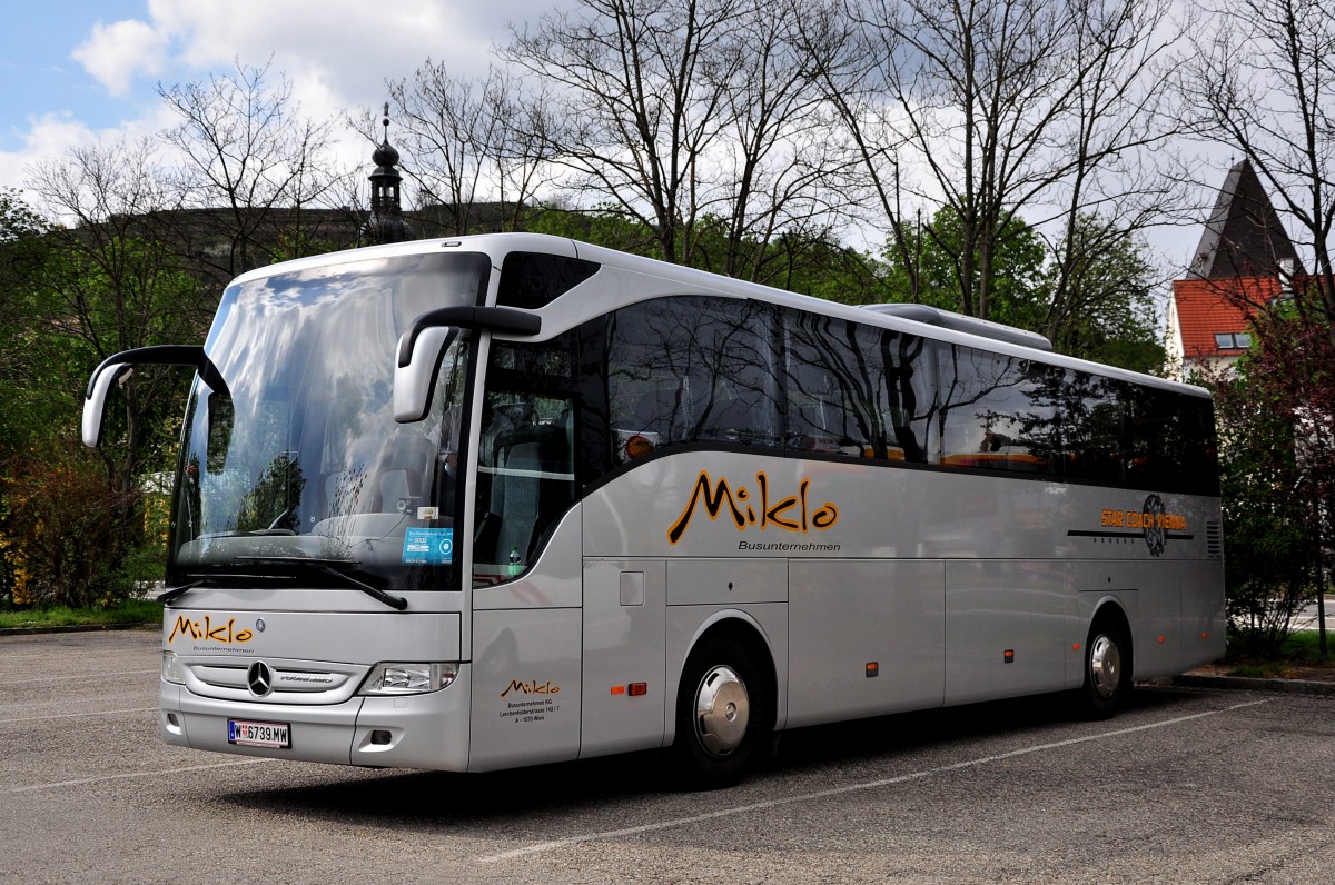 Mercedes Tourismo von Miklo Reisen aus sterreich am 18.4.2015 in Krems.