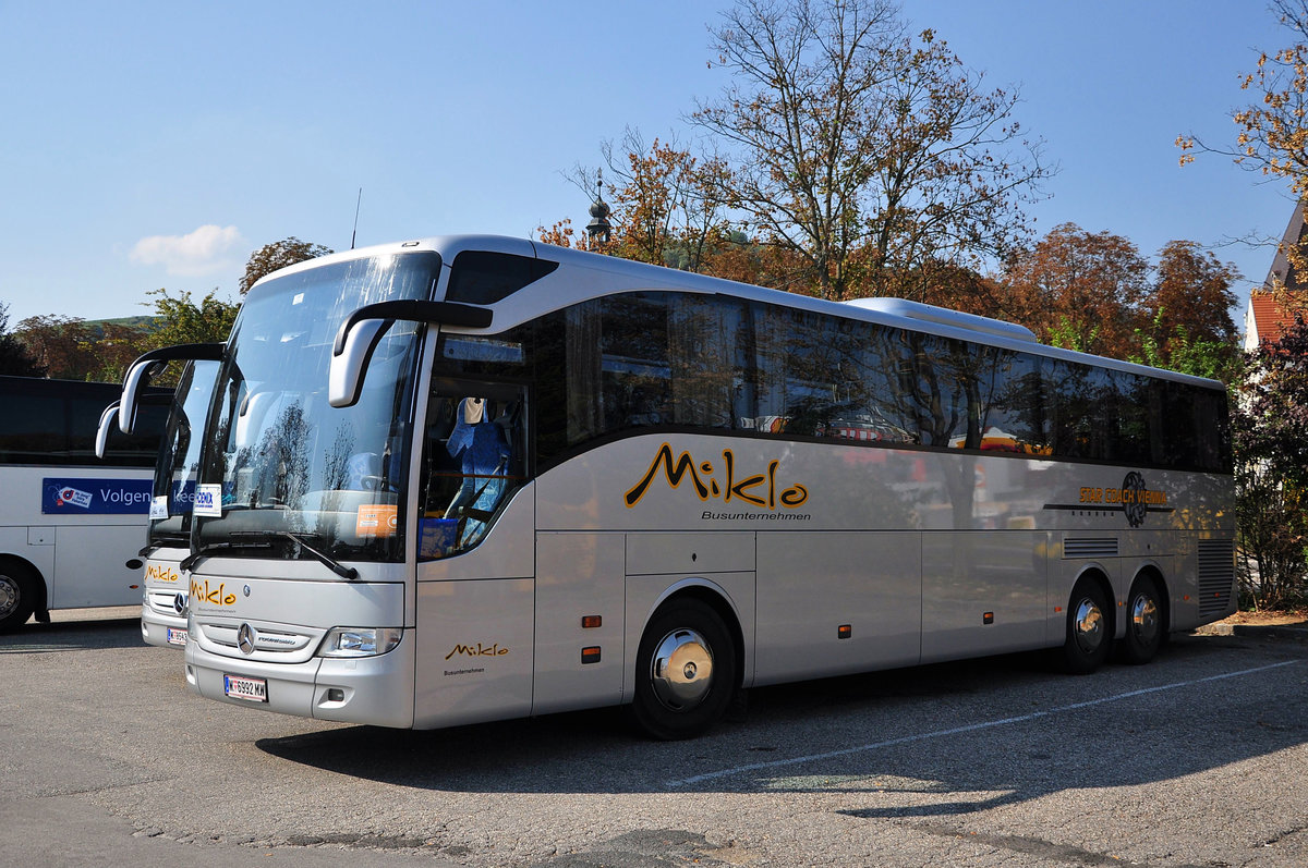 Mercedes Tourismo von Miklo Reisen aus Wien in Krems gesehen.