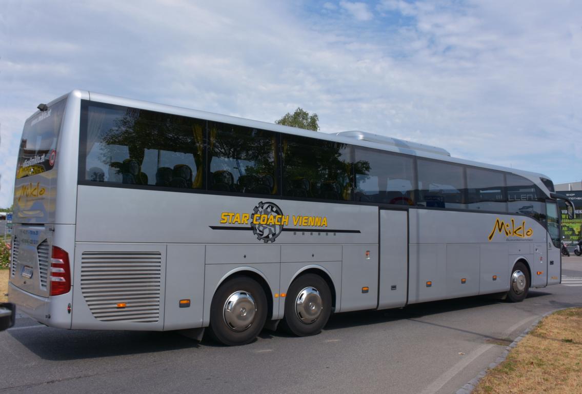 Mercedes Tourismo von Miklo Reisen aus Wien 06/2017 in Krems.