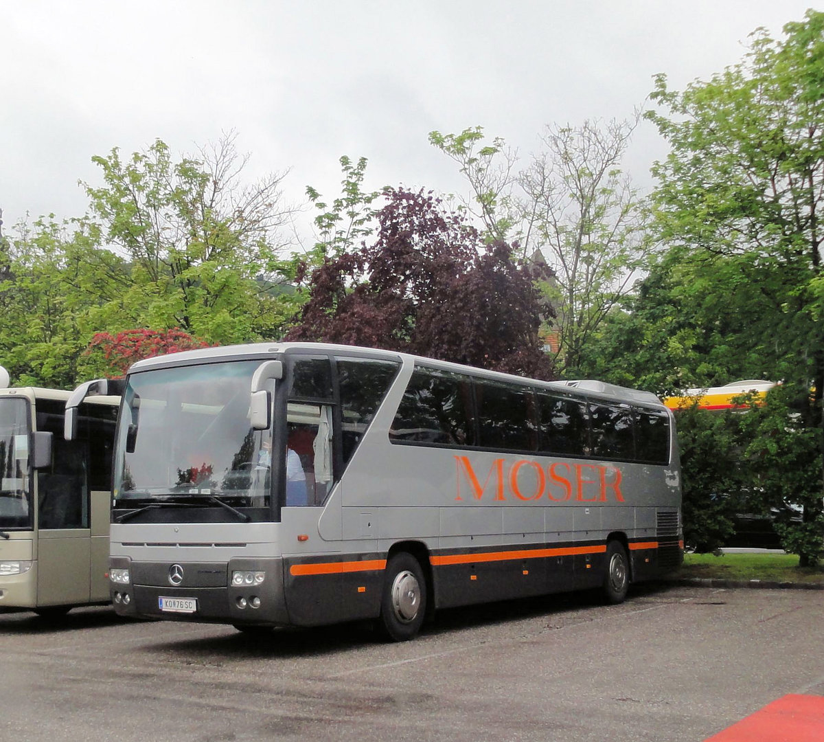 Mercedes Tourismo von Moser Reisen aus sterreich in Krems gesehen.