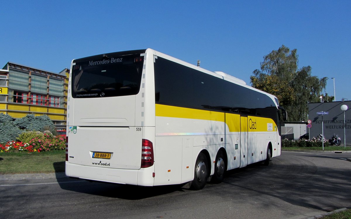 Mercedes Tourismo von Oad Reisen aus den NL 09/2017 in Krems. 