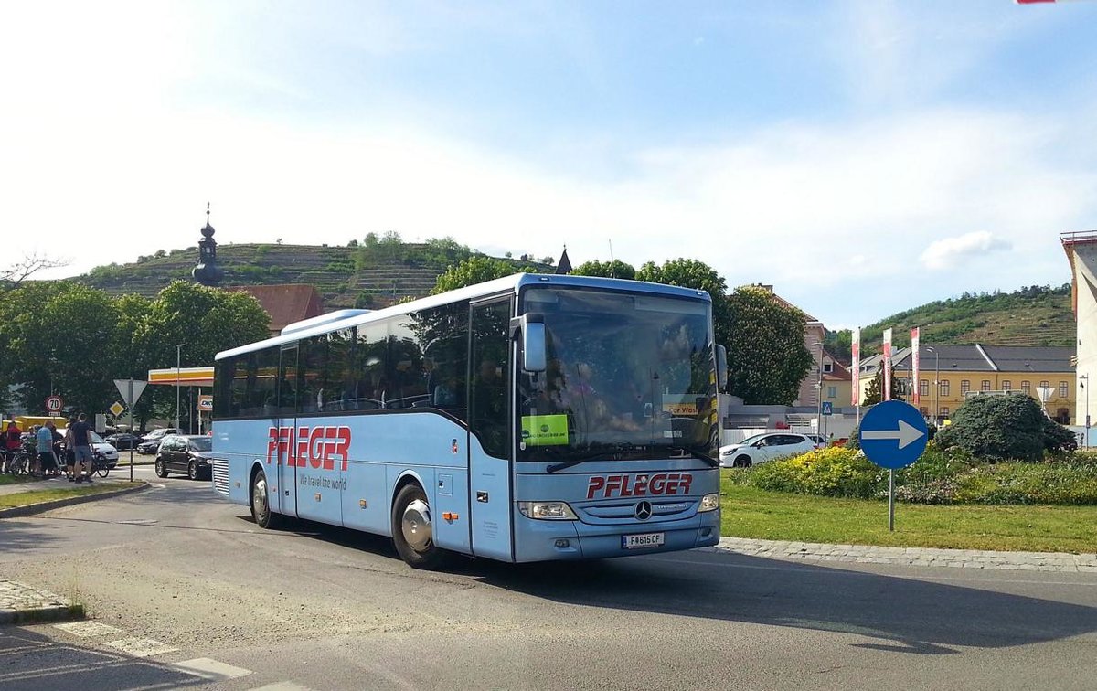 Mercedes Tourismo von Pfleger Reisen aus N.. im Mai 2018 in Krems.