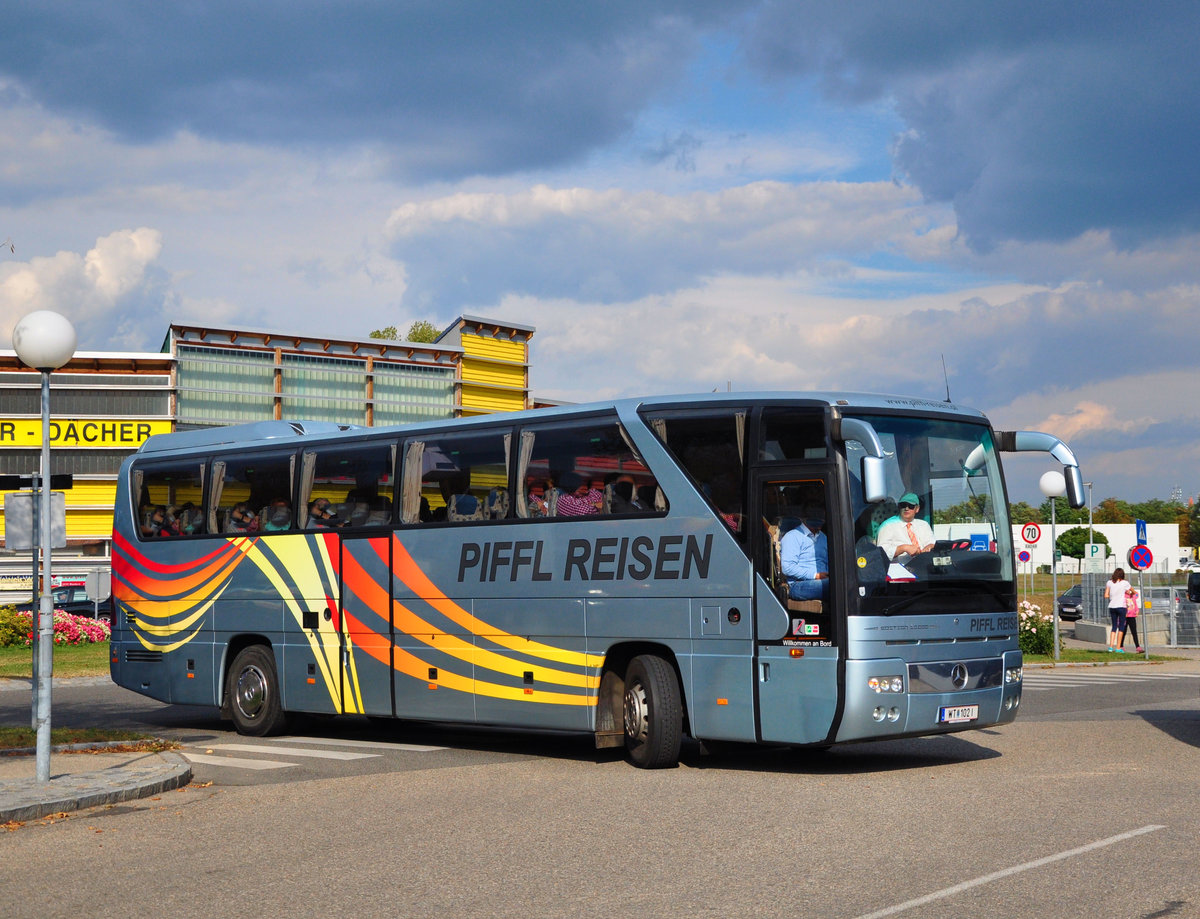 Mercedes Tourismo von Piffl Reisen aus sterreich in Krems.