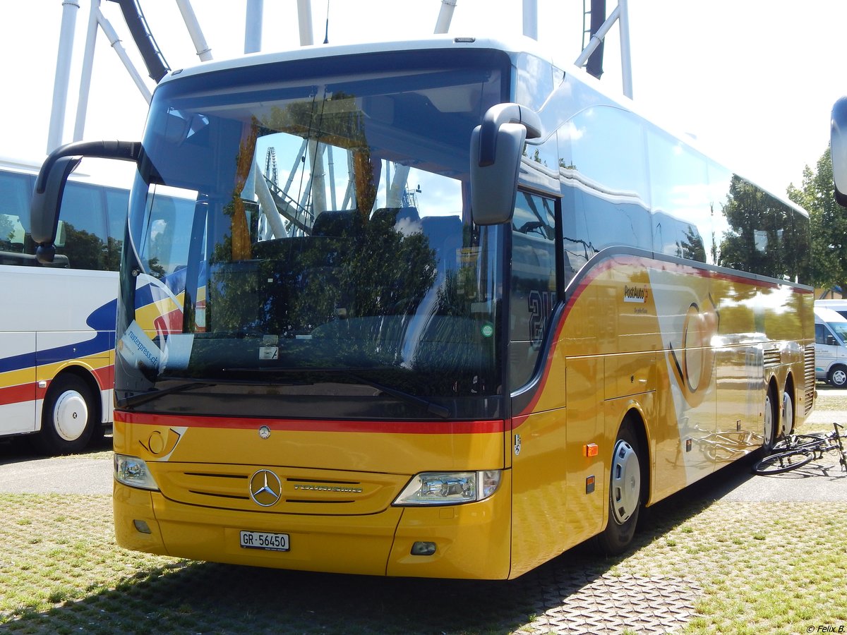 Mercedes Tourismo von Postauto aus der Schweiz am Europapark Rust.