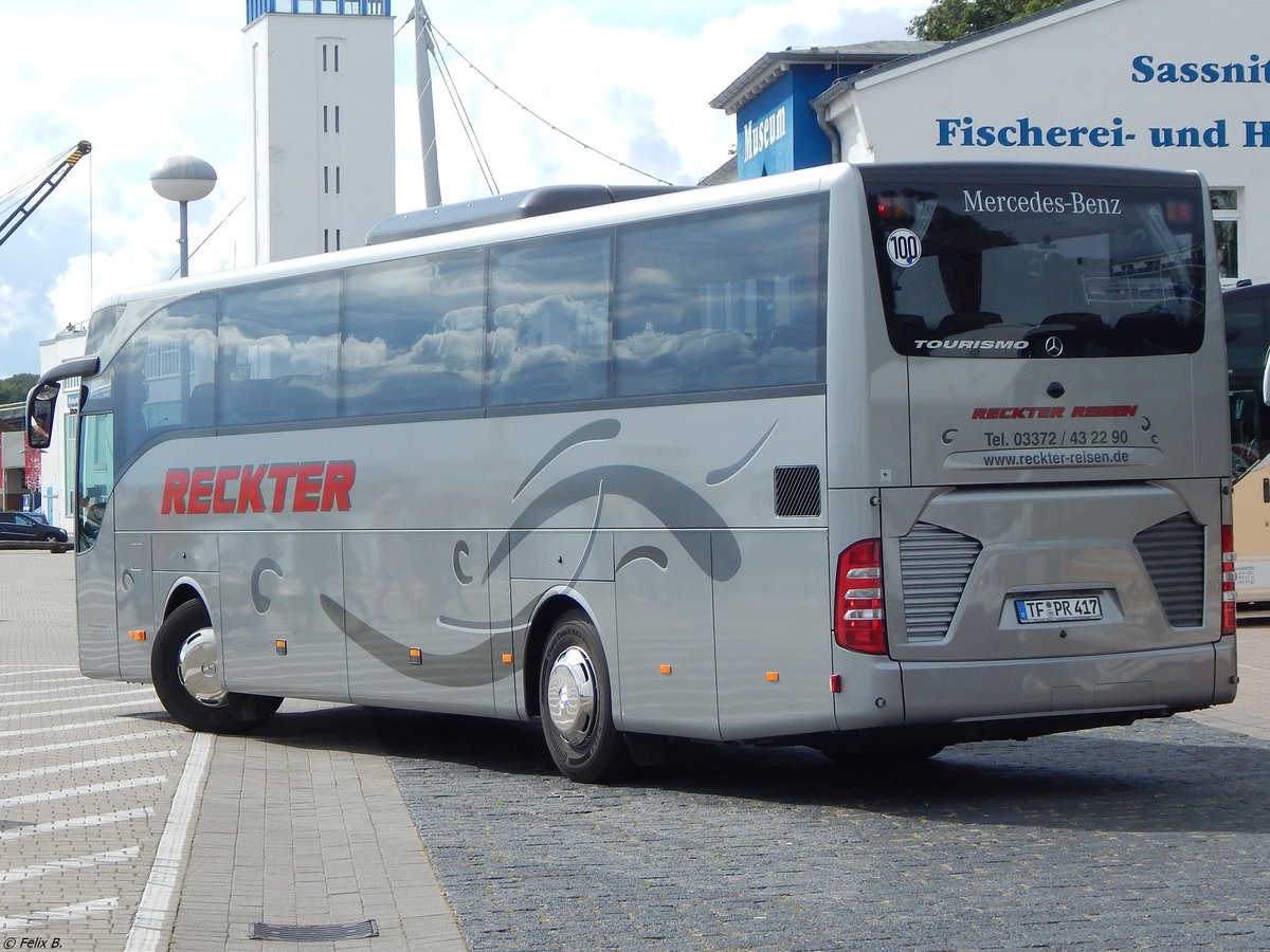 Mercedes Tourismo von Reckter aus Deutschland im Stadthafen Sassnitz.