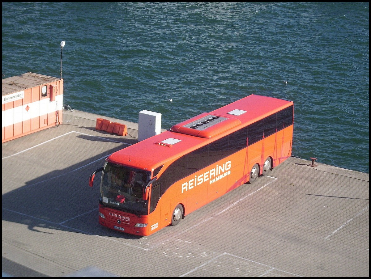 Mercedes Tourismo von Reisering Hamburg aus Deutschland im Stadthafen Sassnitz.