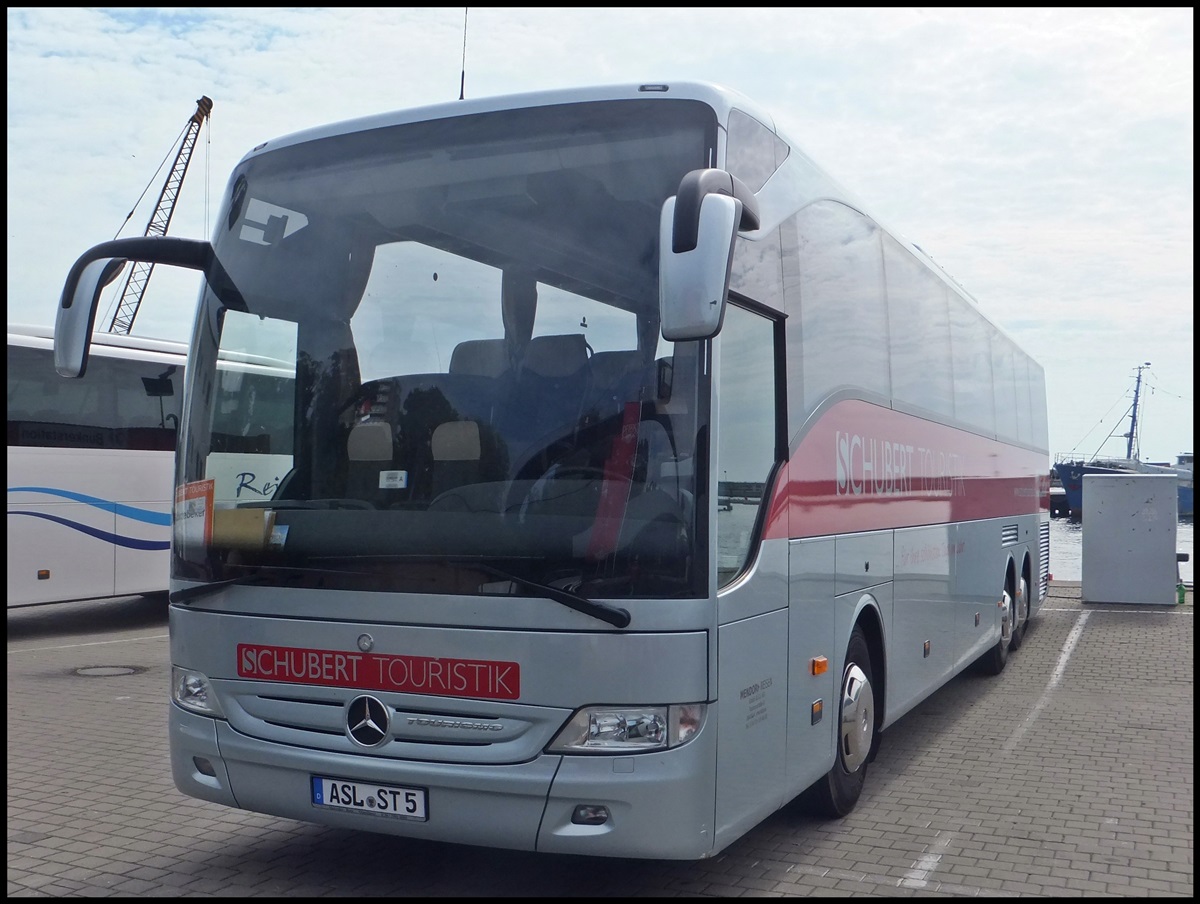 Mercedes Tourismo von Schubert Touristik aus Deutschland im Stadthafen Sassnitz.