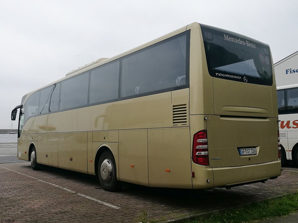 Mercedes Tourismo von Skan-Tours aus Deutschland im Stadthafen Sassnitz. 