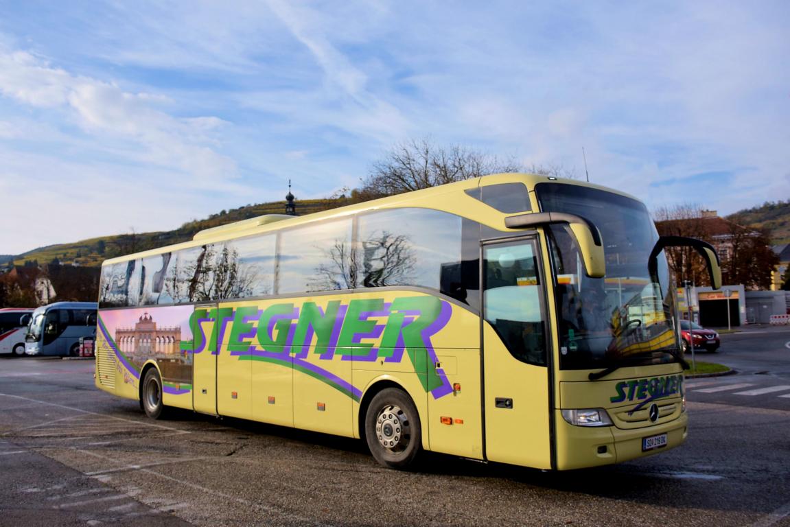 Mercedes Tourismo von STEGNER Reisen aus sterreich im Okt.2017 in Krems.