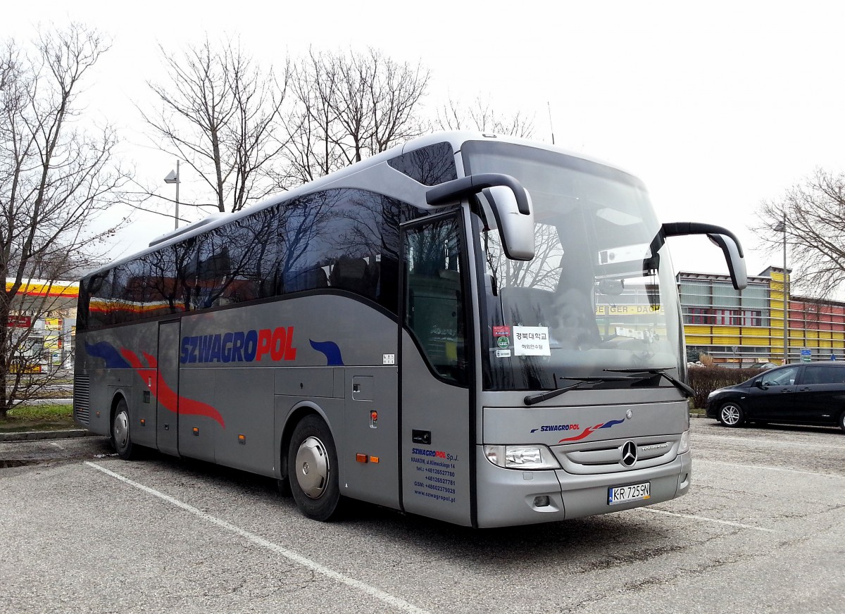 Mercedes Tourismo von Szwargopol aus Polen am 19.1.2015 in Krems.