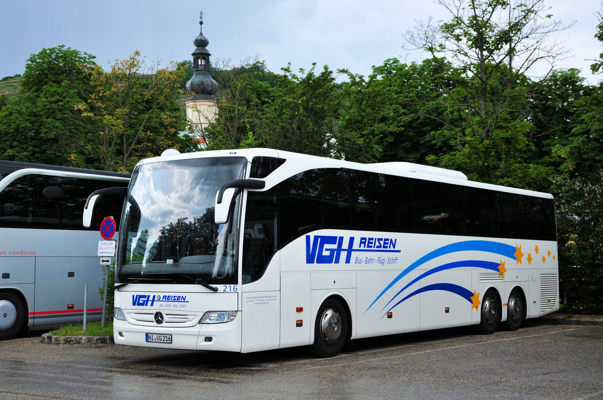 Mercedes Tourismo von VGH Reisen aus der BRD in Krems unterwegs.