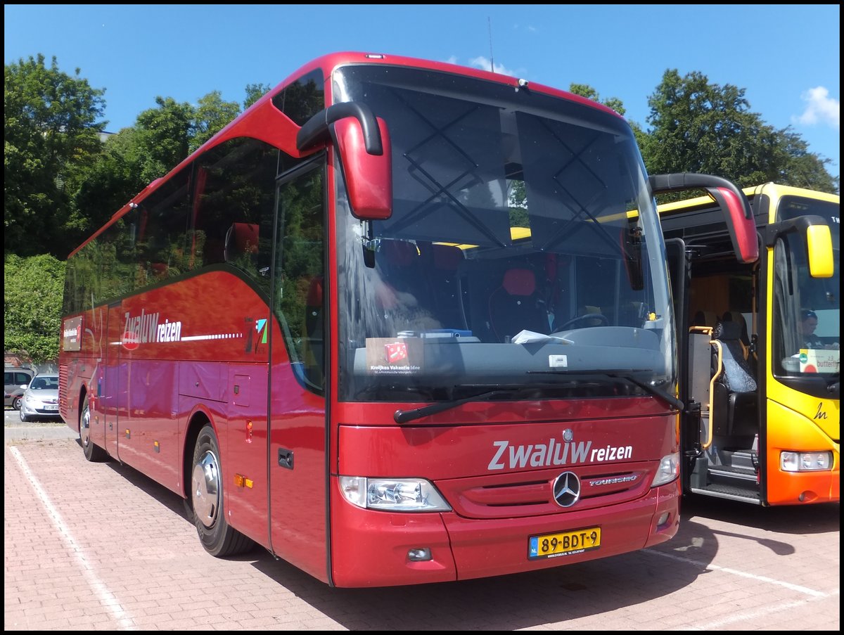 Mercedes Tourismo von Zwaluw Reizen aus den Niederlanden im Stadthafen Sassnitz.