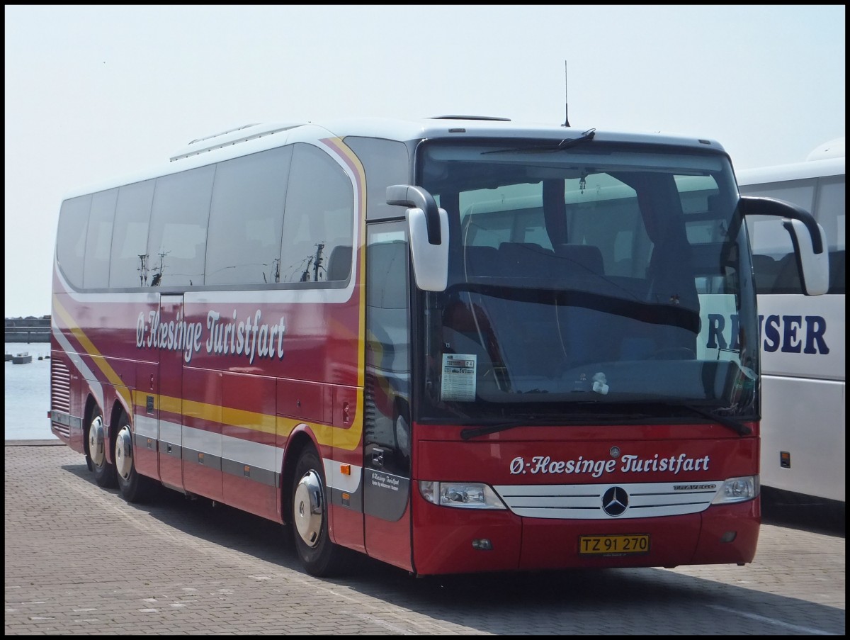 Mercedes Travego von .-Hoesinge Turistfart aus Dnemark im Stadthafen Sassnitz.