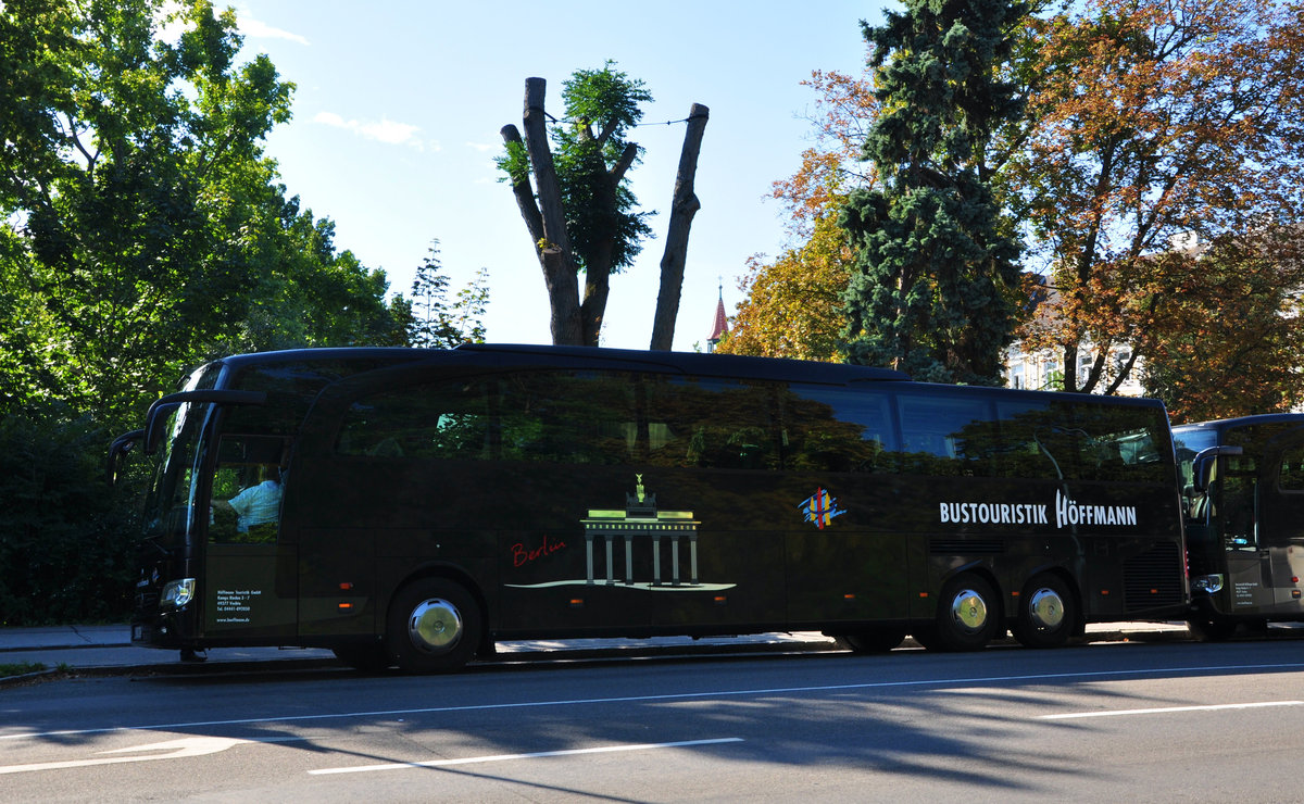 Mercedes Travego von Hffmann Reisen aus der BRD in Krems gesehen.