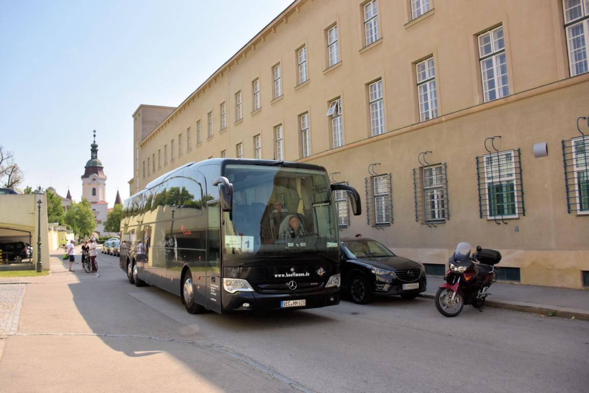 Mercedes Travego von Hffmann Reisen aus der BRD 2018 in Krems.