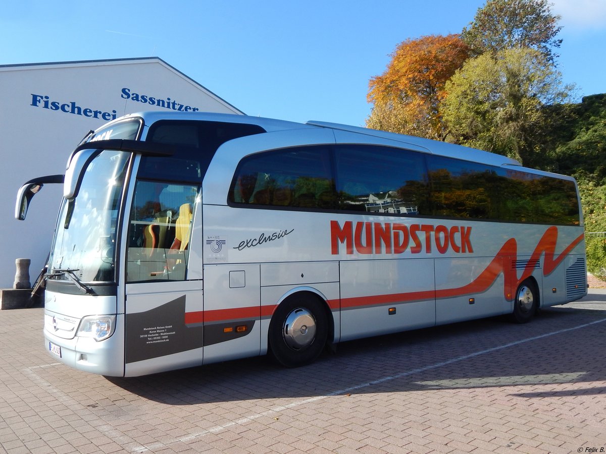 Mercedes Travego von Mundstock aus Deutschland im Stadthafen Sassnitz.
