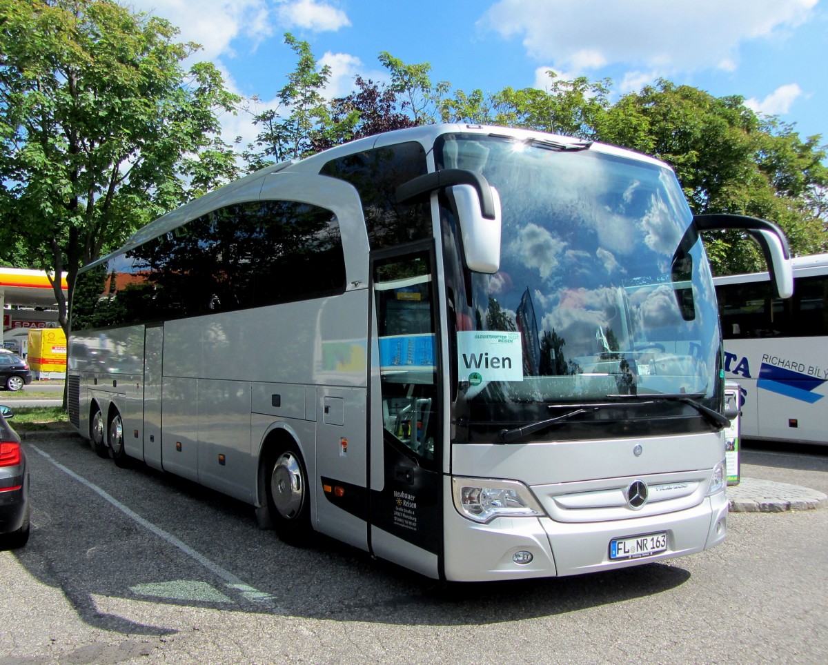 Mercedes Travego von Neubauer Reisen aus der BRD im Juni 2015 in Krems.