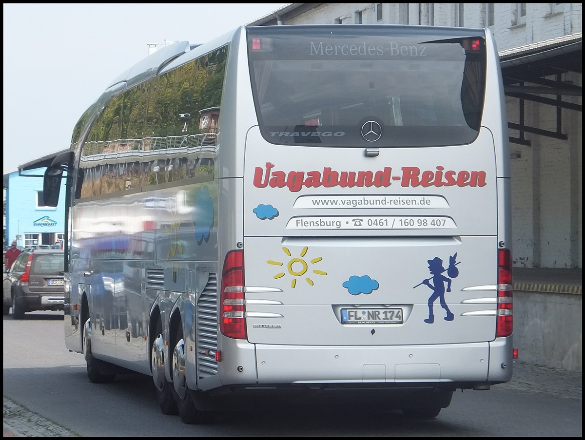 Mercedes Travego von Neubauer/Vagabund-Reisen aus Deutschland im Stadthafen Sassnitz.