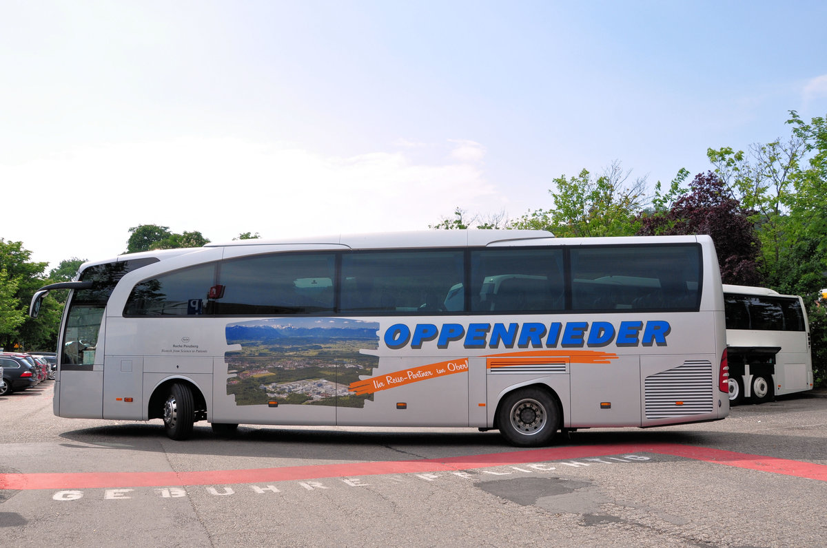 Mercedes Travego von Oppenrieder Reisen aus der BRD in Krems gesehen.