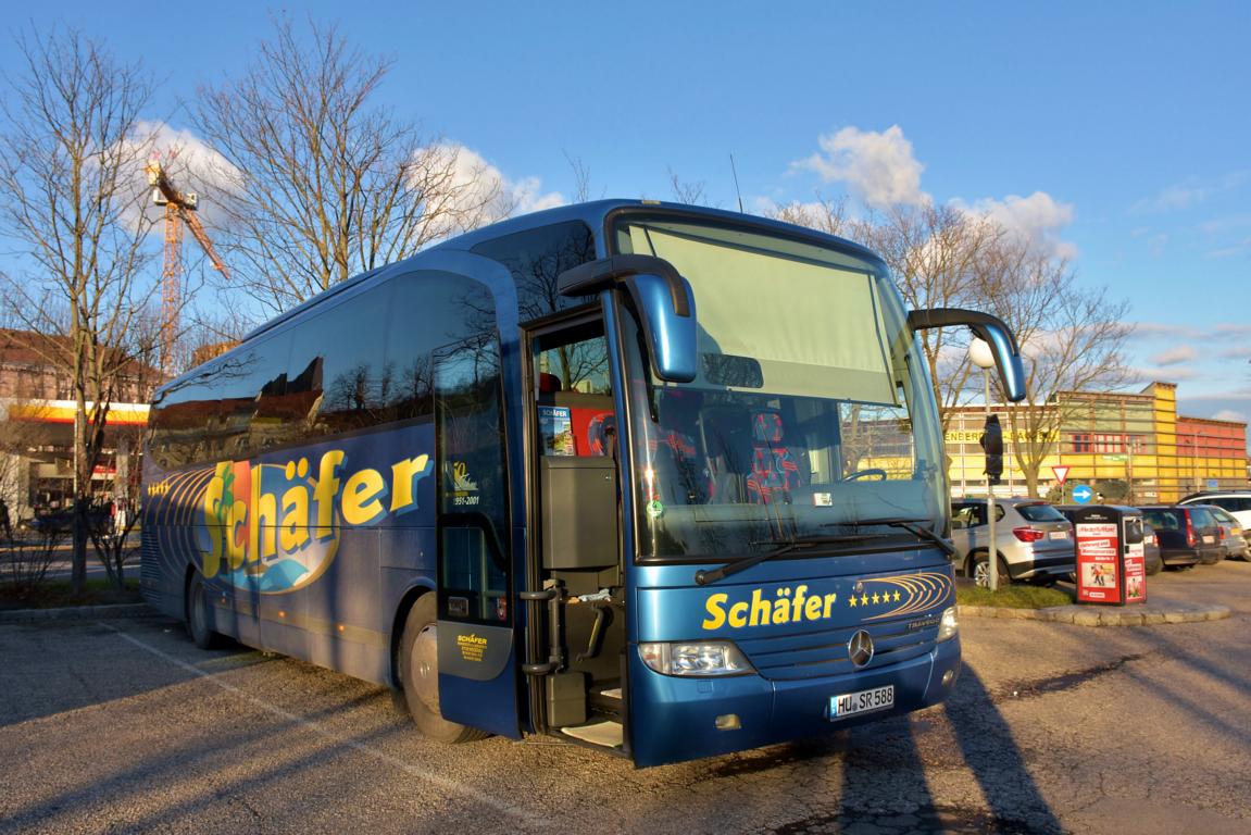Mercedes Travego von Schfer Reisen aus der BRD im Dez. 2017 in Krems.