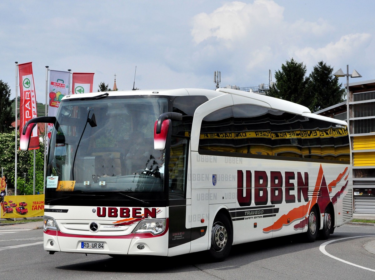 Mercedes Travego von UBBEN Reisen aus der BRD im Mai 2015 in Krems.