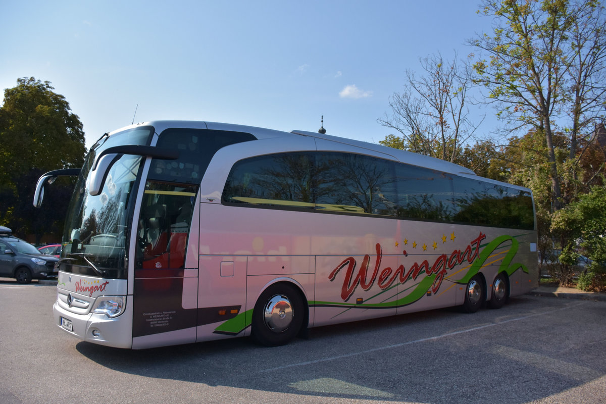 Mercedes Travego von Weingart Reisen aus der BRD 09/2017 in Krems.