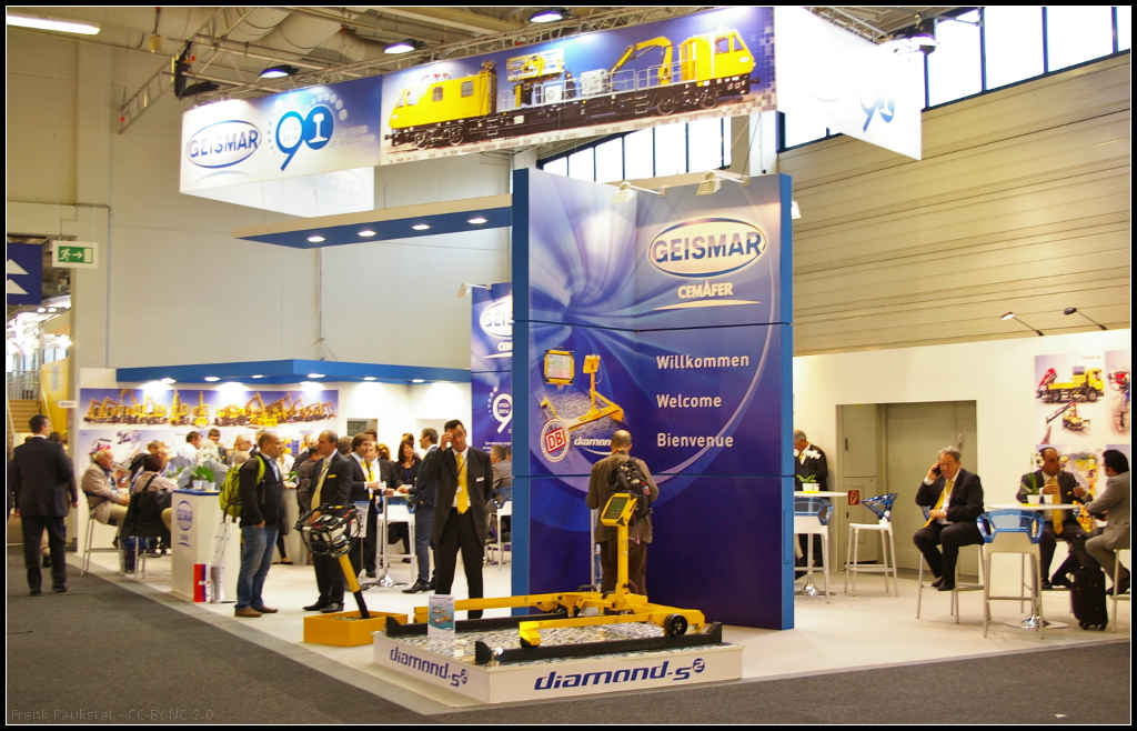 Messestand von Geismar Cemafer auf der InnoTrans 2014 in Berlin.
<br /><br />
Ausgestellt wurde das digitale Weichen- und Gleismessger�t Typ Diamond S2. Das geringe Gewicht und die schnelle Handhabung erm�glichen die Aufnahme der ben�tigten Daten.
<br /><br />
Daten: Spurweite 1435 mm, Rillenweite links/rechts 30 bis 75 mm, Querh�he +0 bis 200 mm, Verwindung 1.0 bis 20.0 m.
<br /><br />
Webseite Produkt (deutsch): http://www.cemafer.com/<br />
Webseite Unternehmen (deutsch): http://cemafer.com/index.php?id=3172
