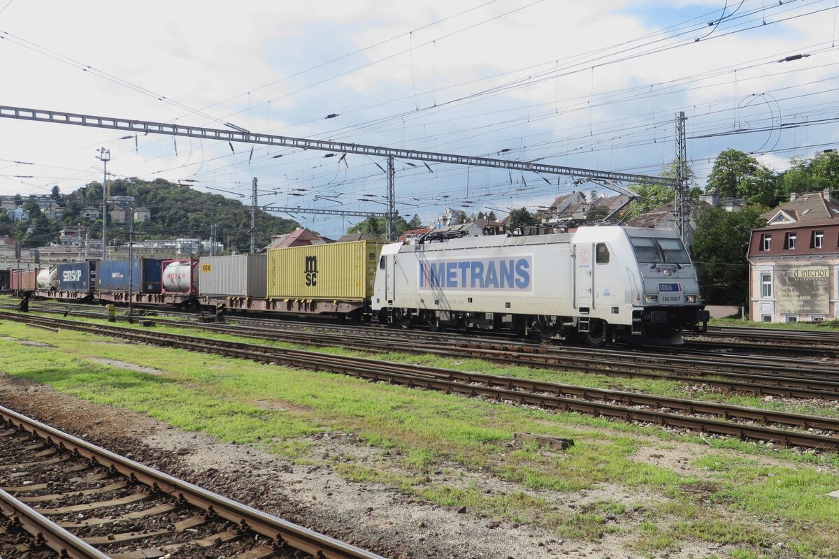 Metrans 386 008 durchfahrt am 27 Augustus Bratislava hl.st. mit ein KLV in die Richtung Zilina.