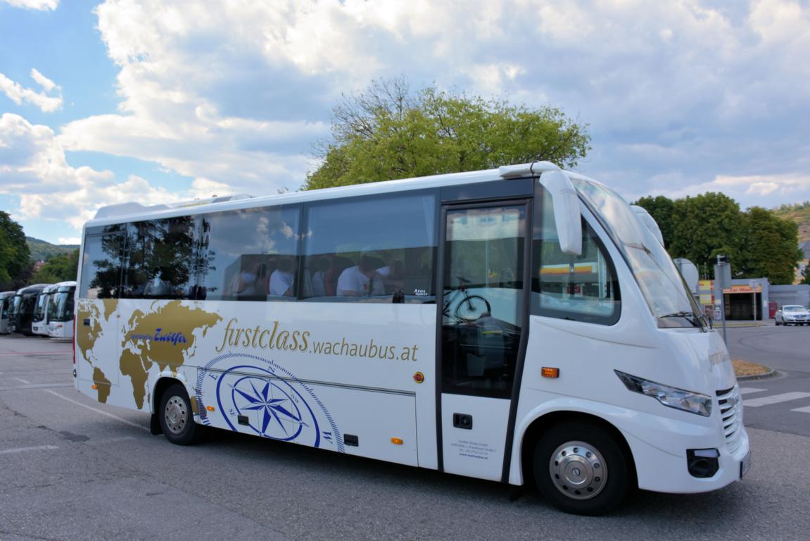 Midibus IVECO von Wachaubus Zwlfer Reisen aus N.. in Krems.