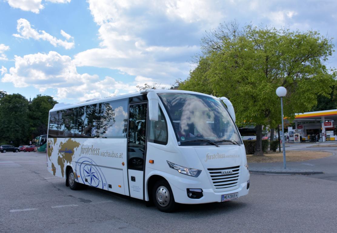 Midibus IVECO von Wachaubus Zwlfer Reisen aus N.. in Krems.