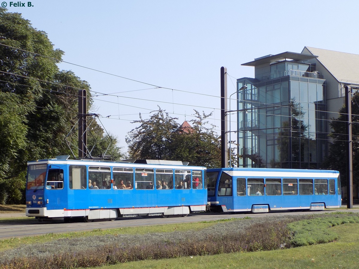 Mit diesem Bild endet die ra der Tatra in Rostock in meiner Bildersammlung.

Tatra Straenbahn NR. 703 der RSAG in Rostock.