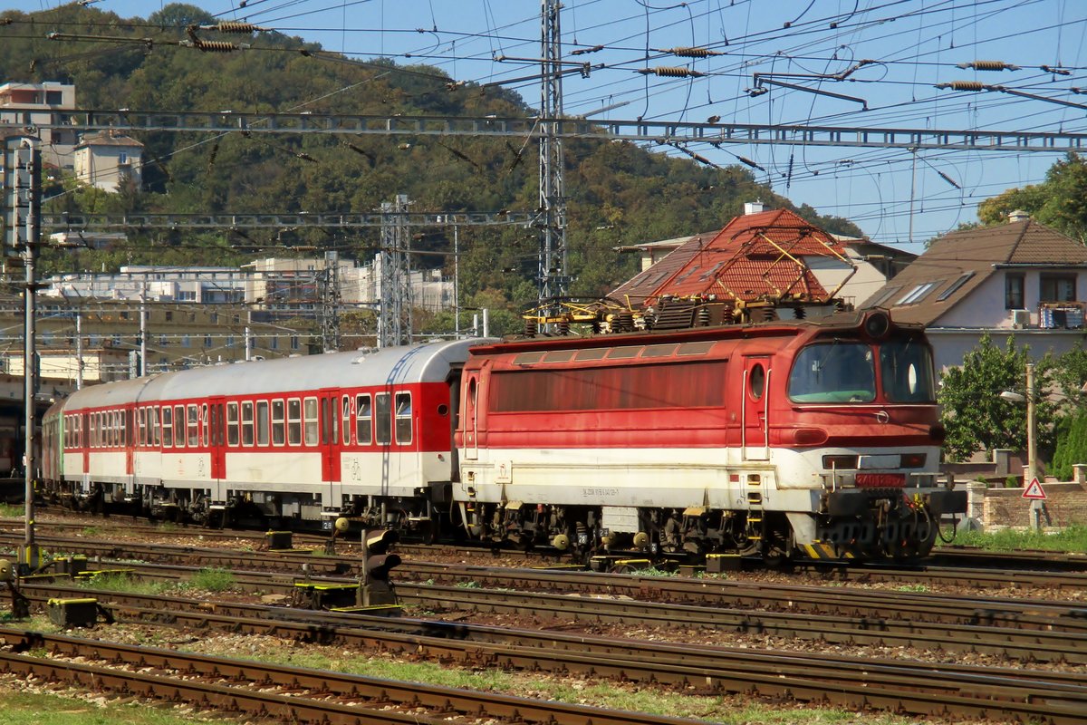 Mit ein Rychlyk nach Leopoldov verlässt am 12 September 2018 ZSSK 240 129 Bratislava hl.st.