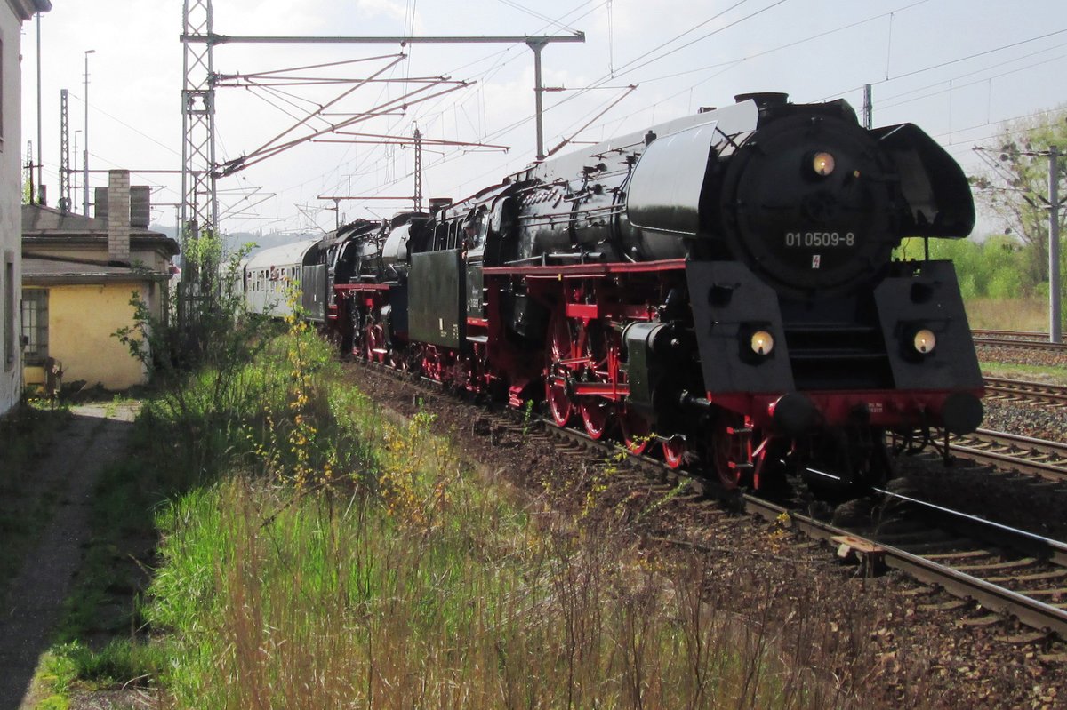 Mit ein Sonderzug verlässt 01 0509 Pirna am 11 April 2014. 