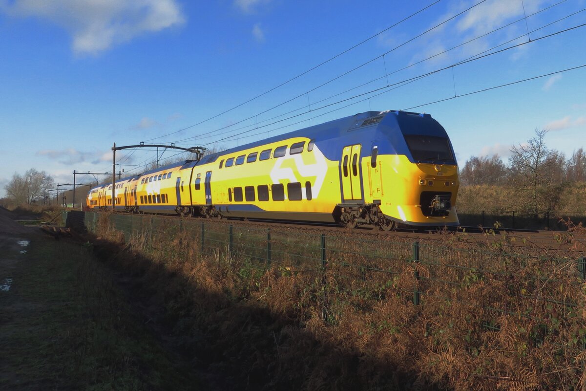 Mit das neueste Design durcheilt am 8 Dezember 2021 NS 9518 Tilburg-Reeshof.