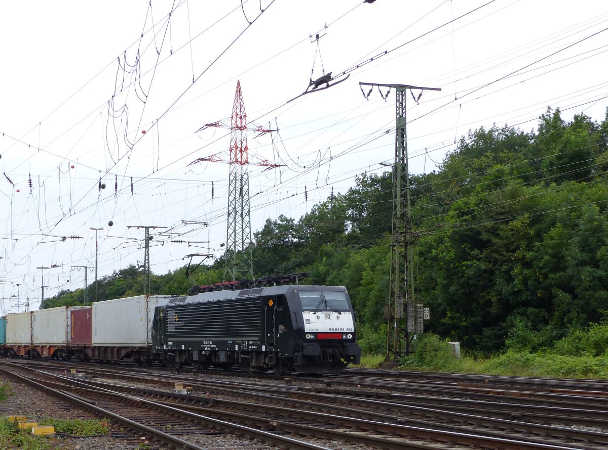 Mitsui Rail Capital Europe (MRCE) Lok 189 094 Rangierbahnhof Kln. Gremberg Porzer Ringstrae, Kln 09-07-2016.

Mitsui Rail Capital Europe (MRCE) loc 189 094 rangeerstation Keulen Gremberg Porzer Ringstrae, Keulen 09-07-2016.