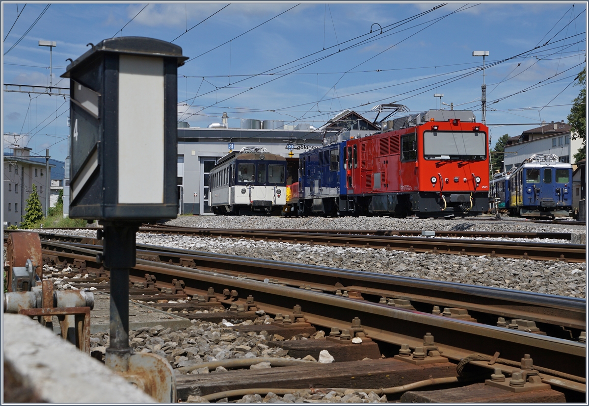 MOB Be 4/4 und die beiden HGem 2/2 2501 und Gem 2502 in Chernex.
11. August 2016