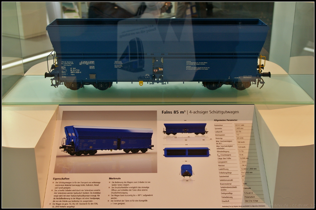 Model of Falns freight car.

Während der InnoTrans 2014 in Berlin waer am Stand von Astra Rail auch das Modell eines 4-achsigen Schüttgutweagens vom Typ Falns ausgestellt.
