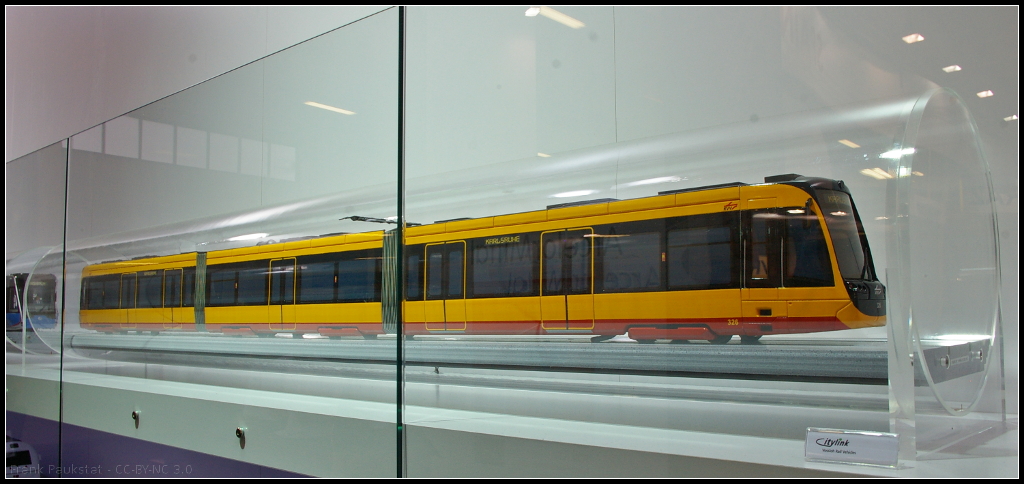 Model of Vossloh Citylink for Karlsruhe, Germany.
<br /><br />
F�r die Stadtbahn in Karlsruhe wurde der Citylink NET 2012 gebaut und die erste im Jahr 2014 geliefert. So sollen die Bahnen als Tram in der Stadt und als Regionalbahn im Umland fahren. Die Citylink ist die erste Train-Tram die nach EBO und Bostrab zugelassen ist.
<br /><br />
Webseite Produkt (deutsch): http://www.vossloh-innotrans.com/cms/de/produkthighlights/schienengebundene_nahverkehrsfahrzeuge/stadtbahn/stadtbahn_1.html
