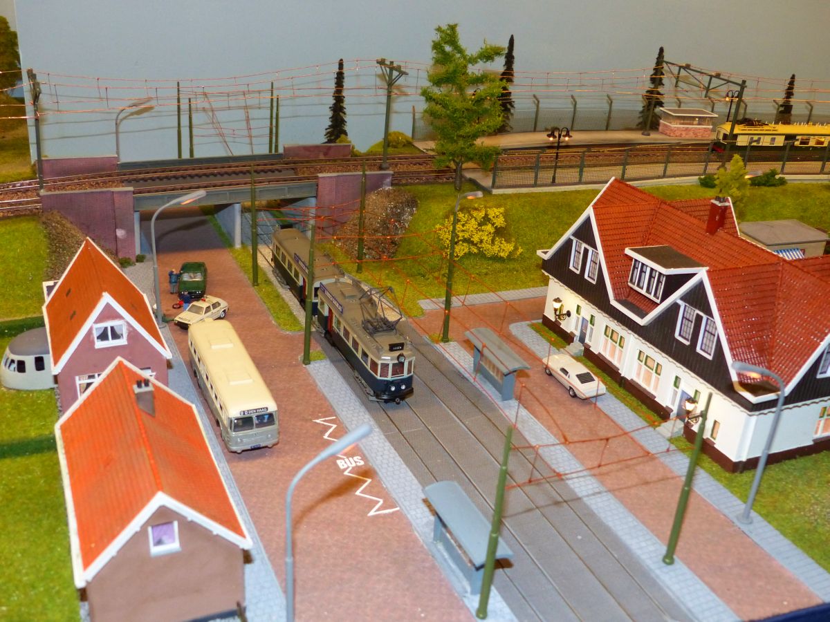 Modelleisenbahn BCN (Bob’s Club Nederland) in Masstab H0. Ausstellung  Nederlandse modelspoordagen  in Rijswijk, Niederlande 09-01-2016. 

Modelbaan van Modulegroep BCN (Bob’s Club Nederland) in schaal H0. Nederlandse modelspoordagen, Rijswijk 09-01-2016.