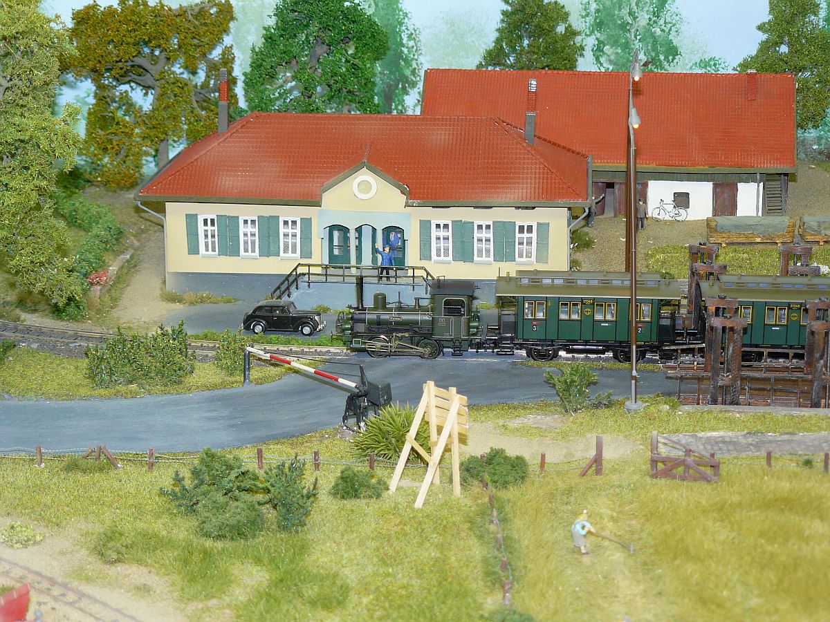 Modelleisenbahn in Masstab H0  Schiffsbrcke Speyer  der MEV Midden-Limburg(MSM), Niederlande. Ausstellung Nederlandse Modelspoordagen Rijswijk, Niederlande 11-01-2014.


Modelspoorbaan Schiffsbrcke Speyer in schaal H0 van de Modelspoorvereniging Midden-Limburg(MSM). Nederlandse Modelspoordagen Rijswijk 11-01-2014.

