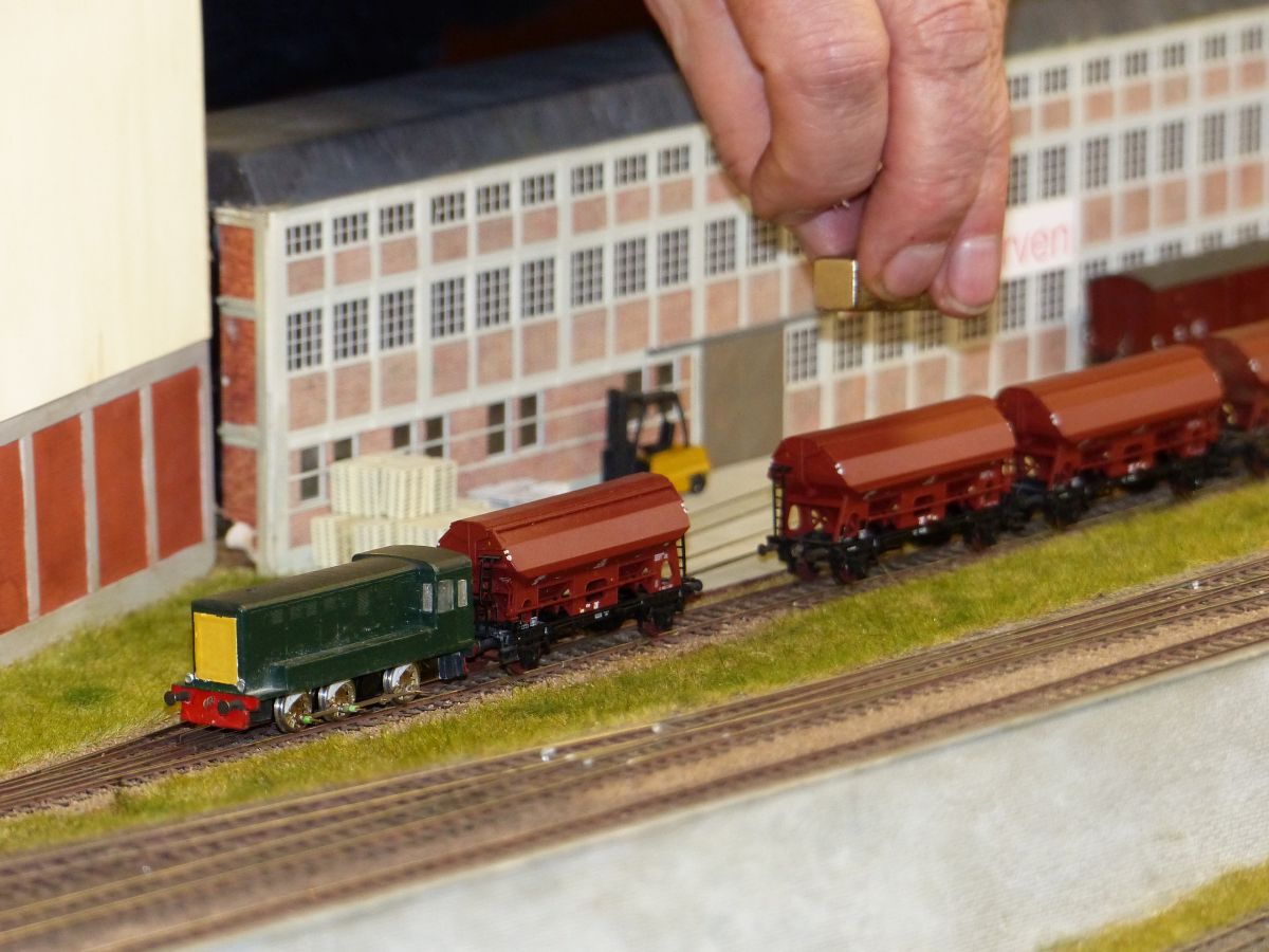 Modelleisenbahn nach belgischen Vorbild in Masstab N. Ausstellung  RAIL 2020  Houten, Niederlande 21-02-2020.


Modelspoorbaan naar Belgisch voorbeeld in schaal N. Modelspoorevenement  RAIL 2020  Houten 21-02-2020.