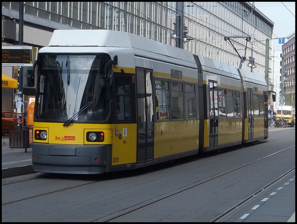 Moderne Flexity-Straenbahn in Berlin am Alexanderplatz.