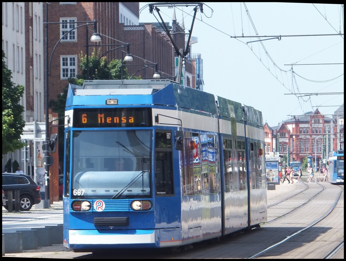 Moderne Straenbahn in Rostock.