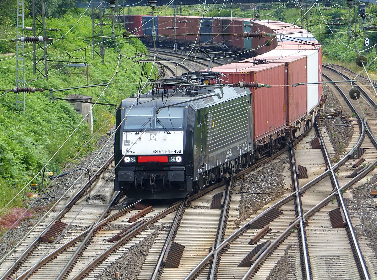 MRCE (Mitsui Rail Capital Europe) Lok E 189 459-1 Abzweig Lotharstrasse, Forsthausweg, Duisburg 08-07-2016.

MRCE (Mitsui Rail Capital Europe) loc E 189 459-1 Abzweig Lotharstrasse, Forsthausweg, Duisburg 08-07-2016.